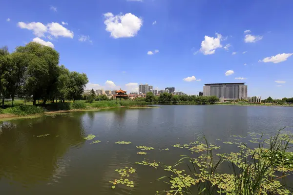 Waterfront City 'nin yaz manzarası, Tangshan City, Çin