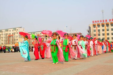 LUANNAN COUNTY - 7 Mart: geleneksel Çin tarzı Yanko dans gösterileri 7 Mart 2015 tarihinde, Luannan County, Hebei Eyaleti, Chin
