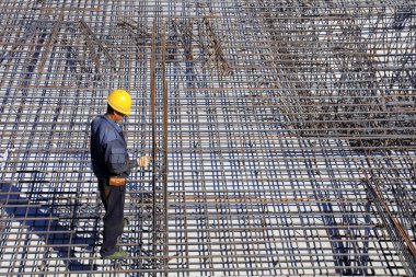 İnşaat alanındaki çelik kumaş.