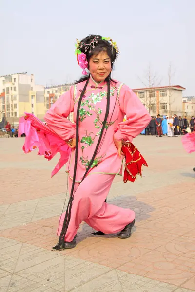 LUANNAN COUNTY - 7 Mart: geleneksel Çin tarzı Yanko dans gösterileri 7 Mart 2015 tarihinde, Luannan County, Hebei Eyaleti, Chin