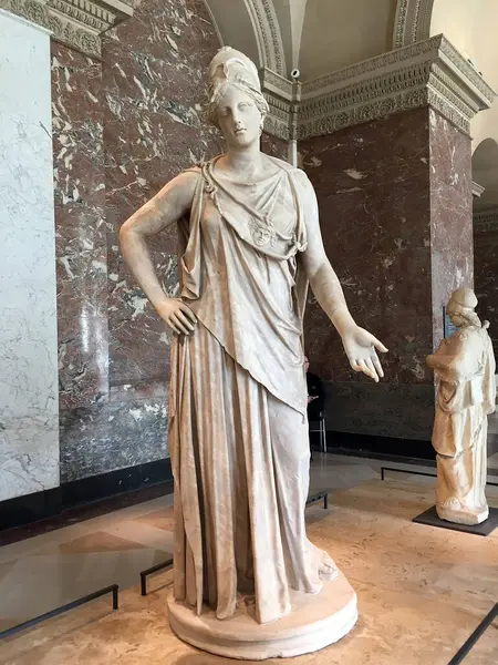 Paris - 17 Nisan 2016: Matthew Athena, sanat koleksiyonu, Le Louvre Müzesi, Paris, Franc