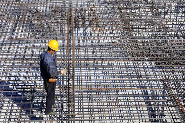 İnşaat alanındaki çelik kumaş.