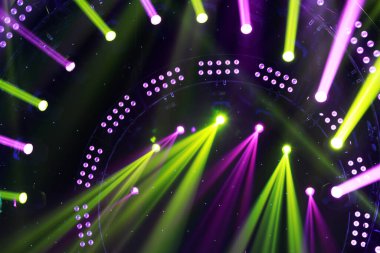 Sahne aydınlatma etkisi karanlıkta