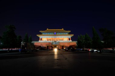 BEIJING - 22 Mayıs 2014 'te Yasak Şehir' deki Shenwu Kapı Kulesi 'nin gece görüntüsü, Pekin, Chin