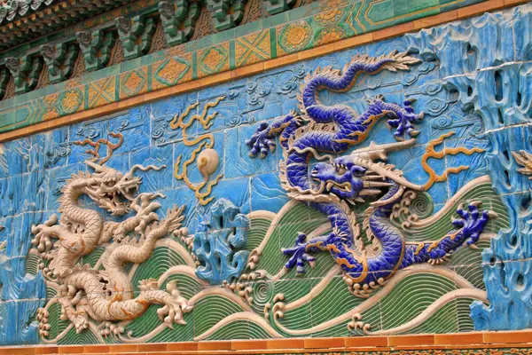 23 Mayıs 2014 'te Pekin, Çin' deki Beihai Parkı 'nda 9 Ejder Duvarı (Jiulongbi) kuruldu.