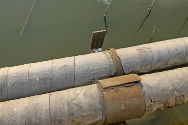 Eski boru hattı, yakın plan fotoğraf.