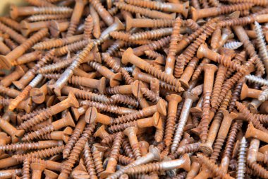 Oksitlenme paslanma vidaları, fotoğrafa yakın çekim.