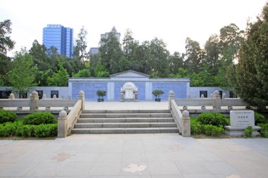 Shijiazhuang - 27 Nisan: Norman Bethune mezarı, Kuzey Çin askeri şehit mezarlığı, 27 Nisan 2015, Shijiazhuang şehri, Hebei bölgesi, Çin