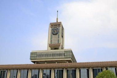 Shijiazhuang - 27 Nisan 2015 'te eski tren istasyonu saat kulesi, Shijiazhuang, Çin