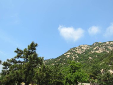 Shandong Qingdao Laoshan dağ manzarası, yakın çekim.