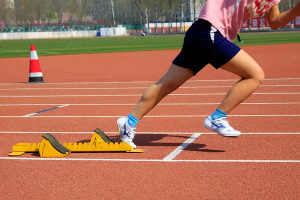 Kısa mesafe koşucusu başlamaya hazır, Çin