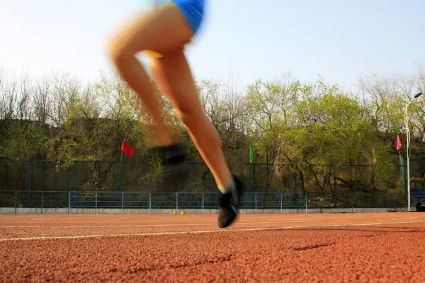 Uzun mesafe koşucusu, dinamik görüntü, fotoğrafın yakın çekimi