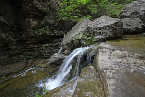 Yuntai Dağı manzaralı doğal manzara, Jiaozuo şehri, Henan bölgesi, Çin.