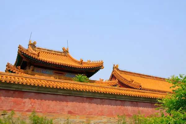 Qing Hanedanlığı Çin 'in Doğu Kraliyet Mezarlığı' ndaki Çin antik mimari manzarası.
