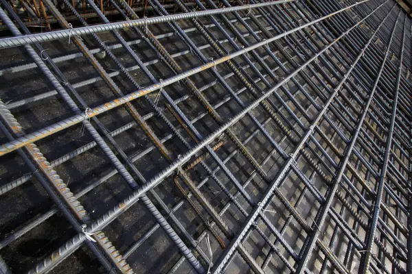 bükülmüş çelik çekiş, yakalama, fotoğrafa yakın çekim.