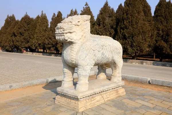 Çin antik Kylin heykelleri