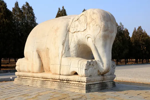 Çin antik fil heykelleri