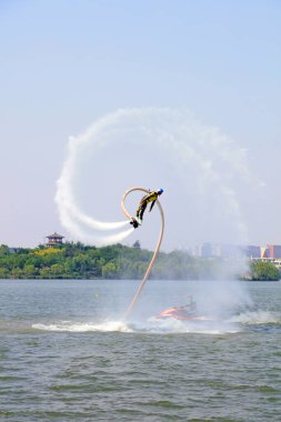 Tangshan - 19 Haziran: Su püskürtme özel efekt performansı, 19 Haziran 2016, Tangshan şehri, Çin