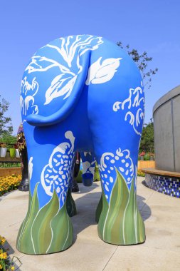 Eşitlikteki fil heykeli