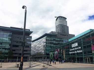 Manchester - 27 Temmuz 2016: Manchester 'daki British Broadcasting Corporation (BBC) genel merkezi, İngiltere.