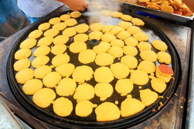 Mısır keki pişirme, fotoğrafa yakın çekim.