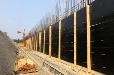 İnşaat alanlarında ahşap parantez