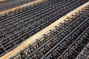 İnşaat alanındaki çelik kumaş.