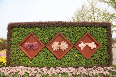 Çin geleneksel döngüsünün yeşil heykeli