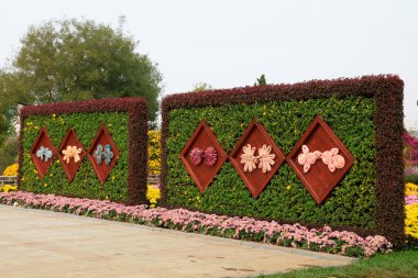 Çin geleneksel döngüsünün yeşil heykeli