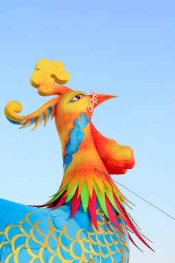 Phoenix şekilli fener, fotoğrafa yakın çekim.