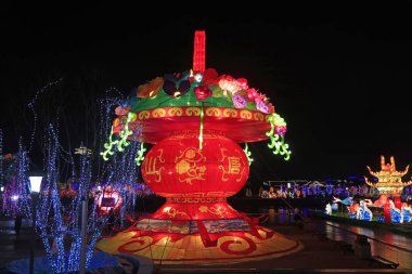 Çiçek sepeti şeklindeki fener