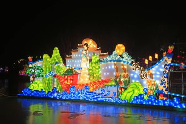 Mimari şekilli fener, fotoğrafa yakın çekim