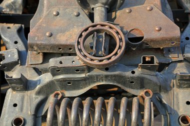 Mekanik yay taşıyıcı aygıtı