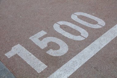 Yol üzerinde numaralar işareti