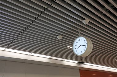 Metro istasyonları için saatler ve saatler