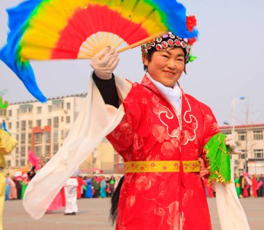 LUANNAN COUNTY - 7 Mart: geleneksel Çin tarzı Yanko dans gösterileri 7 Mart 2015 tarihinde, Luannan County, Hebei Eyaleti, Chin