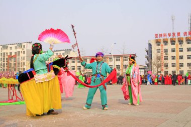 LUANNAN COUNTY - 7 Mart: geleneksel Çin tarzı Yanko dans gösterileri 7 Mart 2015 tarihinde, Luannan County, Hebei Eyaleti, Chin