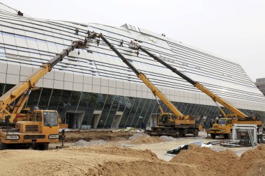 Tangshan Tangshan - 6 Mart 2016 'da Tangshan Uluslararası Konferansı ve Sergi Merkezi şantiyesi, Tangshan, Çin