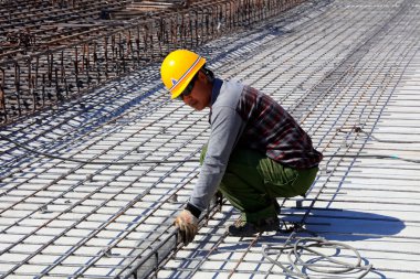 İnşaat alanındaki çelik kumaş.