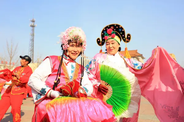 Luannan County - 13 Şubat 2019: Çin halk dansları Yangko gösterisi, Luannan County, Hebei Eyaleti, Çin