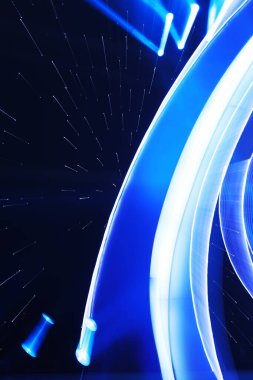 Sahne aydınlatma etkisi karanlıkta 