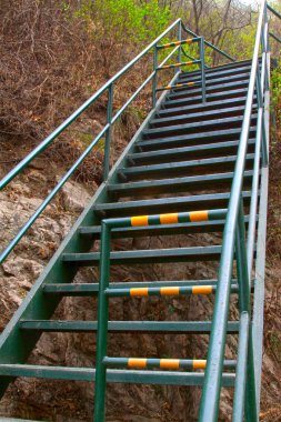 Taş Orman Kanyonu manzaralı metal tahta yol, Pekin, Çin