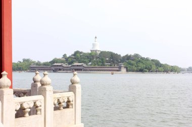 BEIJING - 23 Mayıs: Pekin, Çin 'de 23 Mayıs 2014 tarihinde Pekin Parkı' nda geleneksel mimari manzara