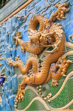 23 Mayıs 2014 'te Pekin, Çin' deki Beihai Parkı 'nda 9 Ejder Duvarı (Jiulongbi) kuruldu.