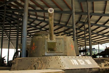 Tankların silah tareti, fotoğrafa yakın çekim.