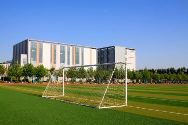 LUANNAN COUNTY - 3 Eylül: Futbol sahası ve bir okulda öğretmenlik binası, 3 Eylül 2014, Luannan County, Hebei Eyaleti, Çin
