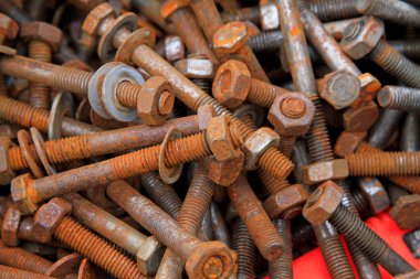 Oksitlenme paslı cıvatalar, fotoğrafa yakın çekim