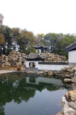 CHENGDE CITY - 20 Ekim: Wen Garden aslan orman manzarası Chengde dağ tatil beldesi, 20 Ekim 2014, Chengde City, Hebei Eyaleti, Çin