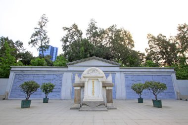 Shijiazhuang - 27 Nisan: Norman Bethune mezarı, Kuzey Çin askeri şehit mezarlığı, 27 Nisan 2015, Shijiazhuang şehri, Hebei bölgesi, Çin
