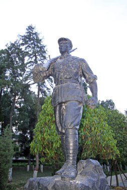 Shijiazhuang - 27 Nisan: Çin 'in kuzeyinde 27 Nisan 2015' te, Çin 'in Hebei eyaletinde, Shijiazhuang şehrinde, şehit mezarlığında savaş heykeli